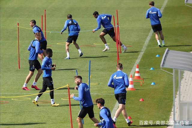 弗里克锁定巴萨季前赛核心，三名球员备受重用